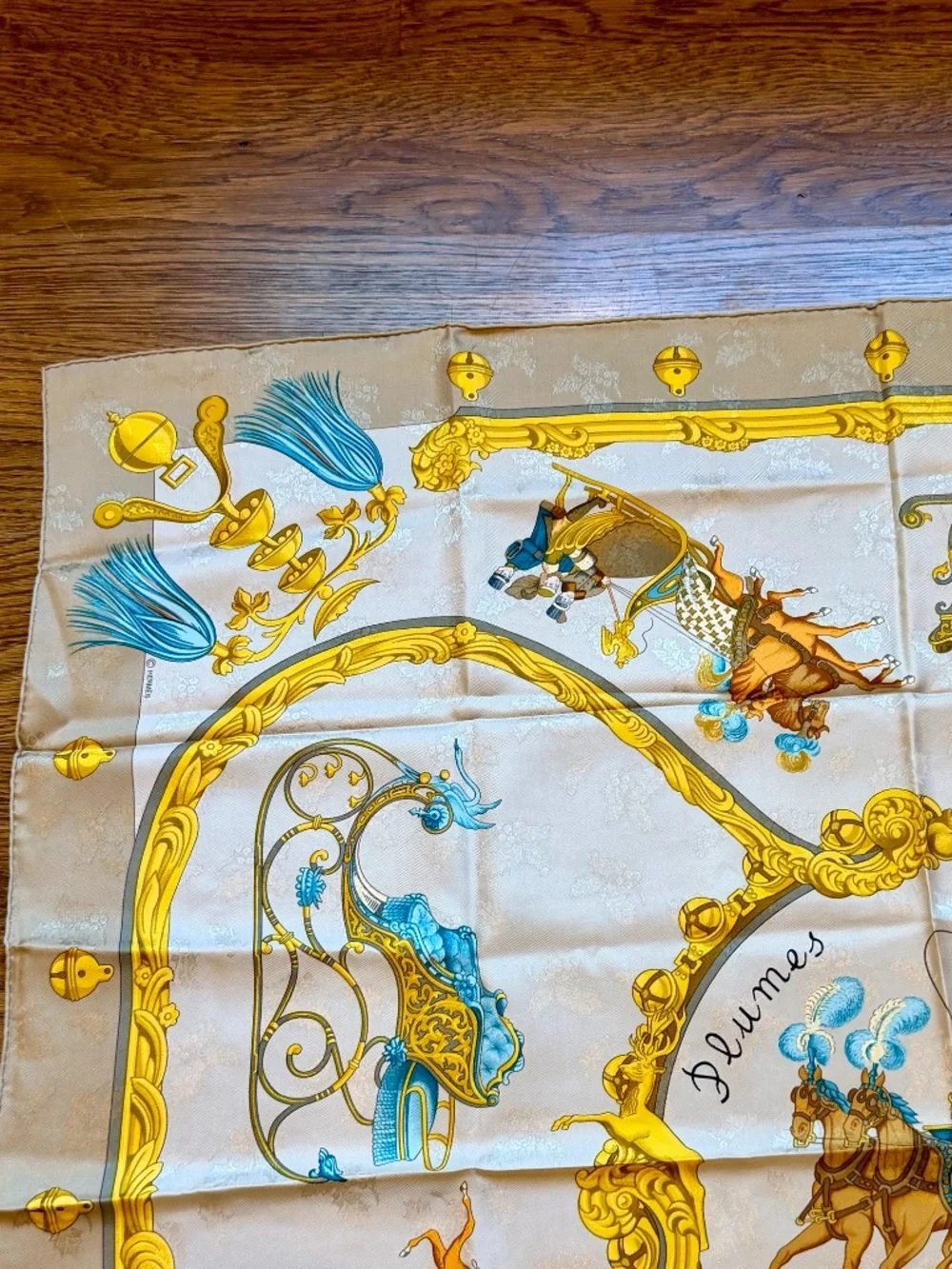 RARE Hermès Jacquard Scarf Plumes et Grelots by Julia Abadie with Holly Leaf - Picture 5 of 9